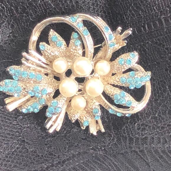 Vintage Blue Rhinestone and Pearl Brooch Bouquet Pin - Picture 5 of 8